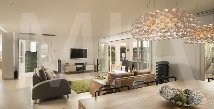 Moderna Casa Mediterránea, en el Corazón de Campello, Costa Blanca