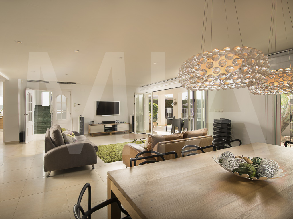 Moderna Casa Mediterránea, en el Corazón de Campello, Costa Blanca