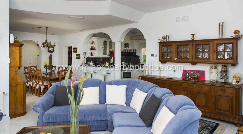 stunning villa for sale in coveta fuma