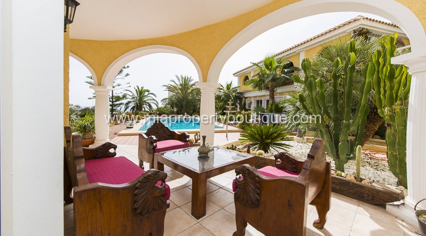 stunning villa for sale in coveta fuma
