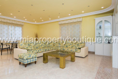 chalet con jardin piscina elche