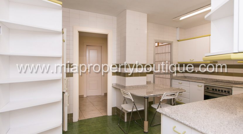 alicante city centre flat to rent buy