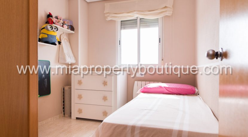 el campllo se vende piso 3 habitaciones