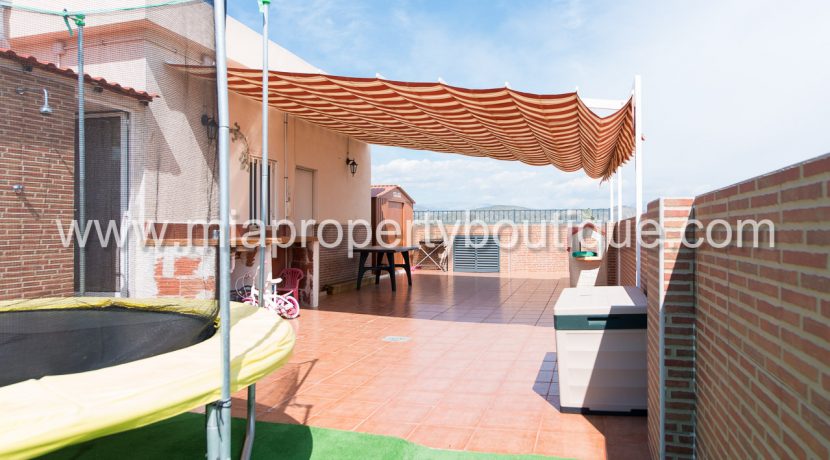 el campllo se vende piso 3 habitaciones