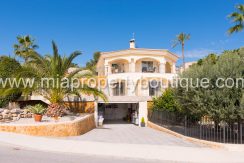 busot villa for sale mountain views