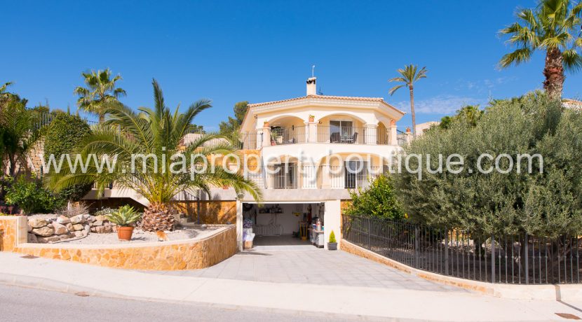 busot villa for sale mountain views