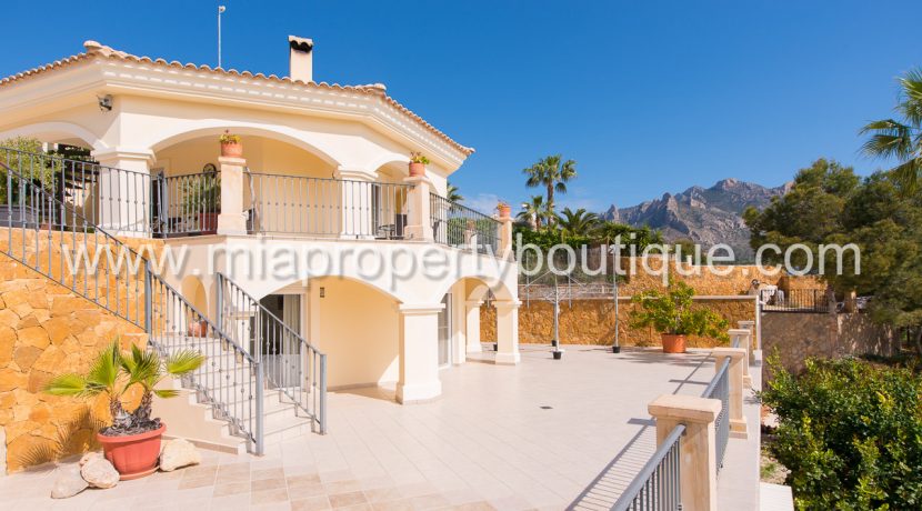 busot villa for sale mountain views