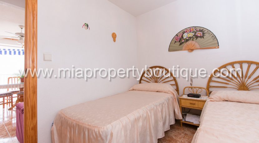 se vende apartamento playa muchavista costa blanca