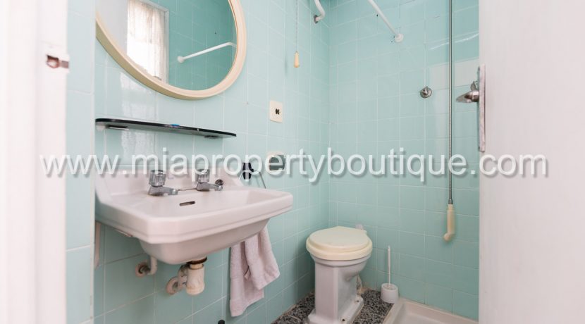 alicante city center apartment with terrace for sale