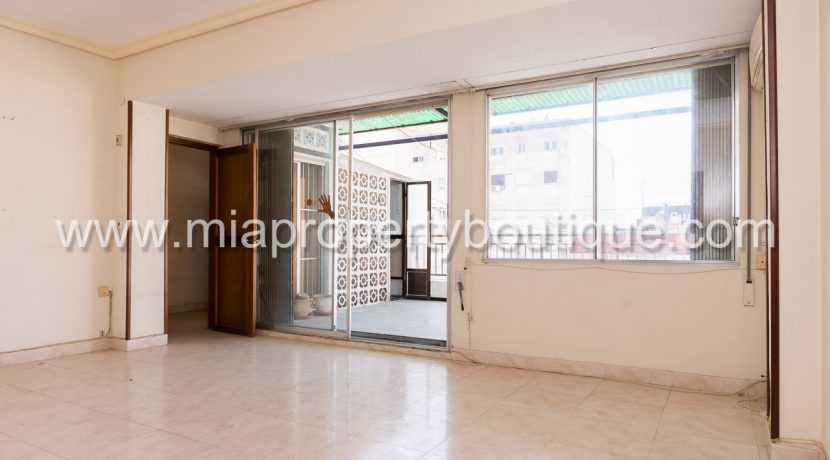 alicante city center apartment with terrace for sale