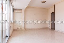 alicante city center apartment with terrace for sale
