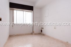 alicante city center apartment with terrace for sale