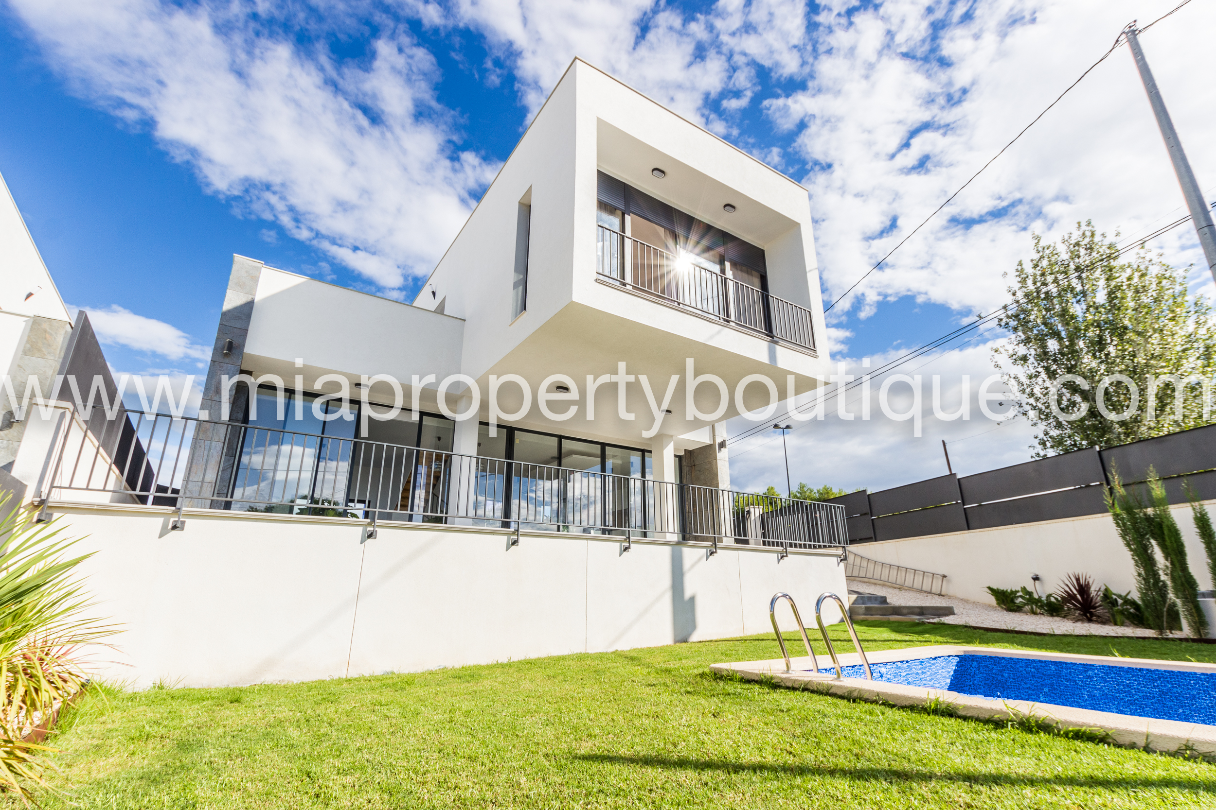 Modern Villa Near Mountains & Beach, Busot