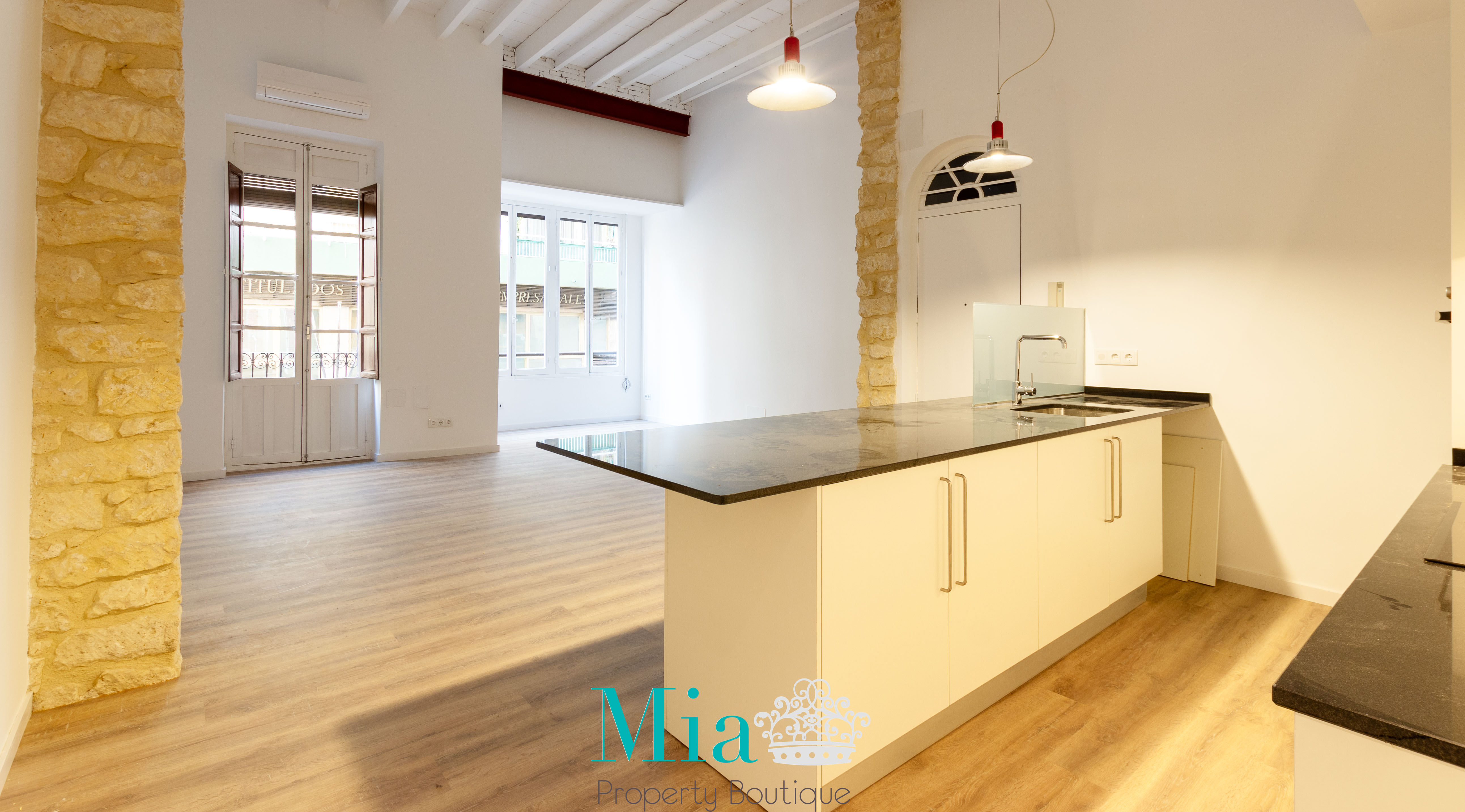 Vintage Apartment in Historic Town, Alicante City MIA Property