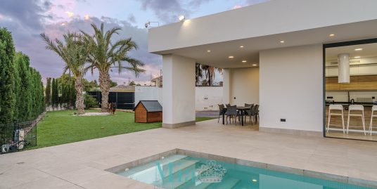 Modern Intelligent Villa in Los Girasoles, San Vicente del Raspeig